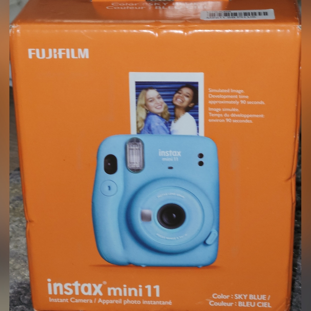 FUJIFILM INSTAX Mini 11 Instant Film Camera - Brand New in Box
